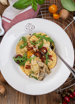 Ravioli mit Spinat &amp; getrocknete Tomaten